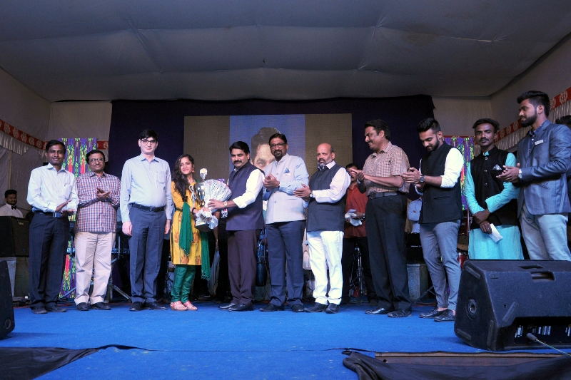 Miss. Vaishnavi Kanetkar, student of Department of Chemical Engineering Awarded as “Best Outgoing Student” of the institute